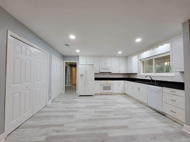 Building Photo - 3714 Wicklow Cir
