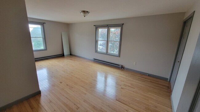 Dormitorio 2 - 49 4th St