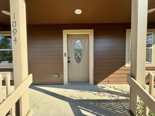 Building Photo - 1094 NE Conifer Blvd