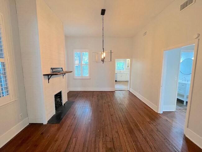 Foto del edificio - 2 BED | 2.5 BATH | DOWNTOWN LIVING | PRIVA...