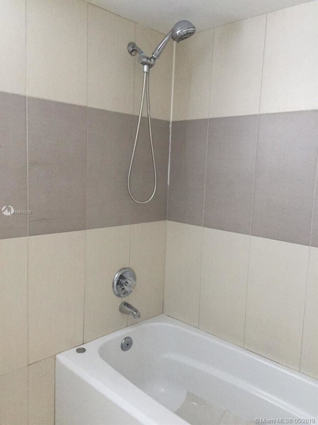 Foto del edificio - 2614 NE 10th St