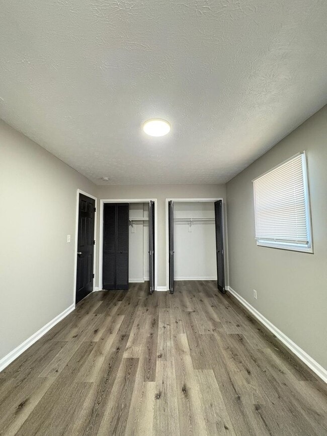 Building Photo - Welcome Home to Bellagio South Living: Where Comfort Meets Convenience