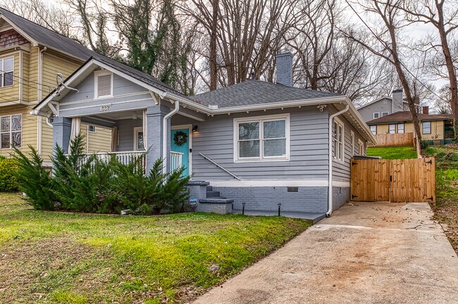 Building Photo - 1337 Memorial Dr SE