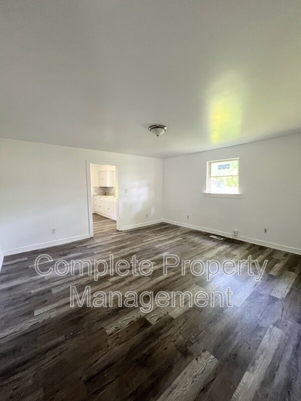 Foto del edificio - 412 Camellia Rd