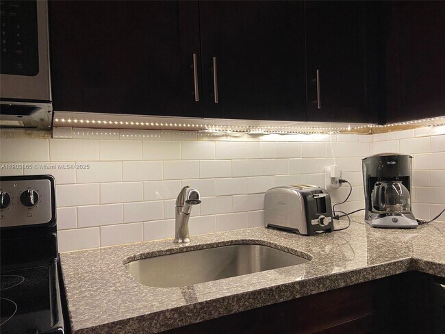 Foto del edificio - 2426 SE 17th St