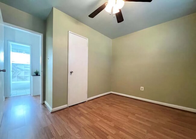 Foto del edificio - 338 Brightseat Rd