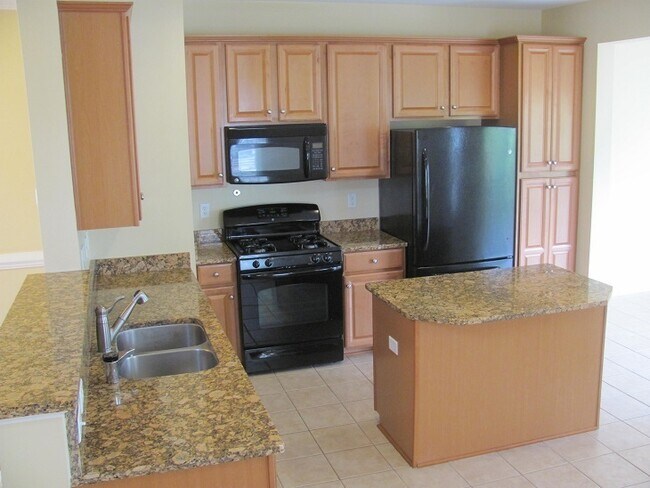 Foto del edificio - Available NOW - Must See Townhome in Liberty Crossing!