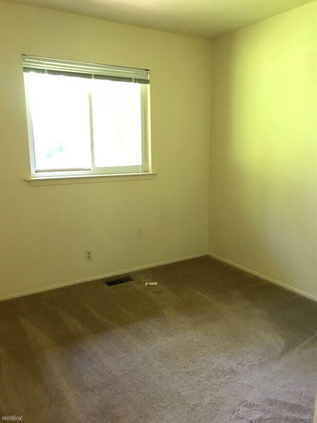 Building Photo - 3 br, 1 bath House - 321 Cloverdale St 321...