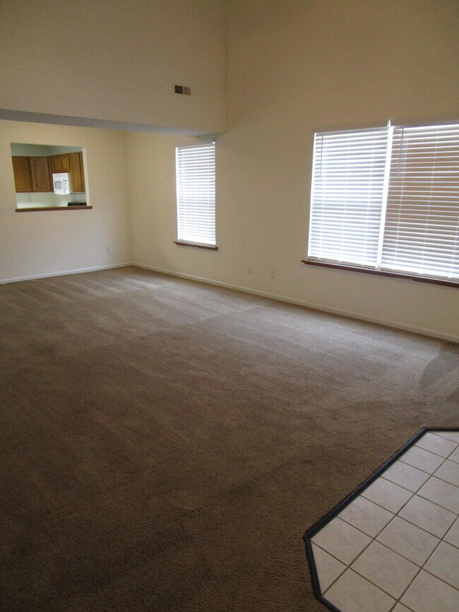 Building Photo - 1720 Juniper Dr