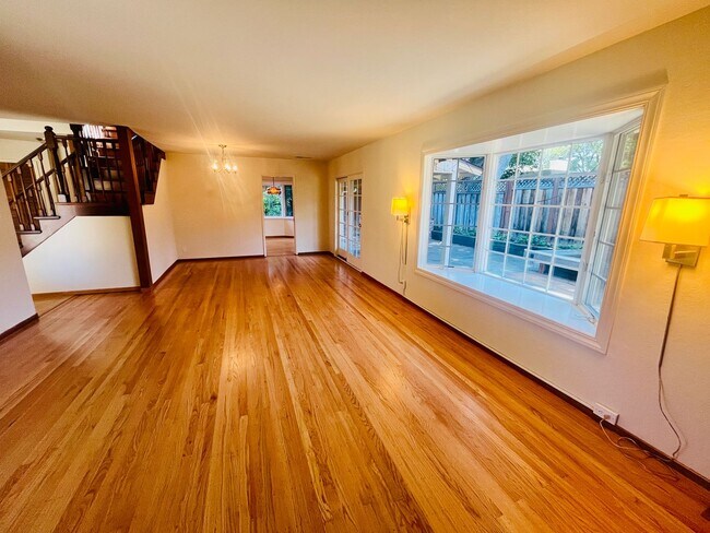 Building Photo - Unique 3 Bed + 2 Bath Los Altos Home - Spa...