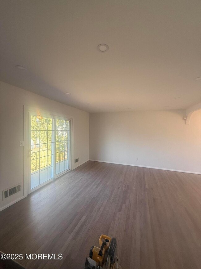 Foto del edificio - 117 Greymoor Rd