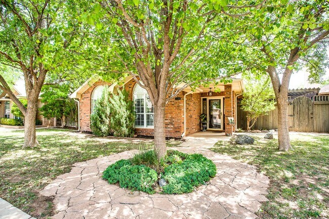 Building Photo - Beautiful 3/2 in Whisperwood