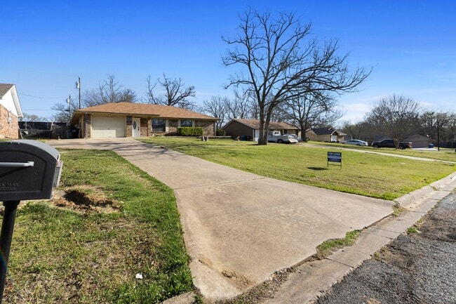 Building Photo - Charming Newly Remodeled Rental Home in a Quiet Neighborhood