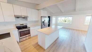 Building Photo - 117-119 Altena St