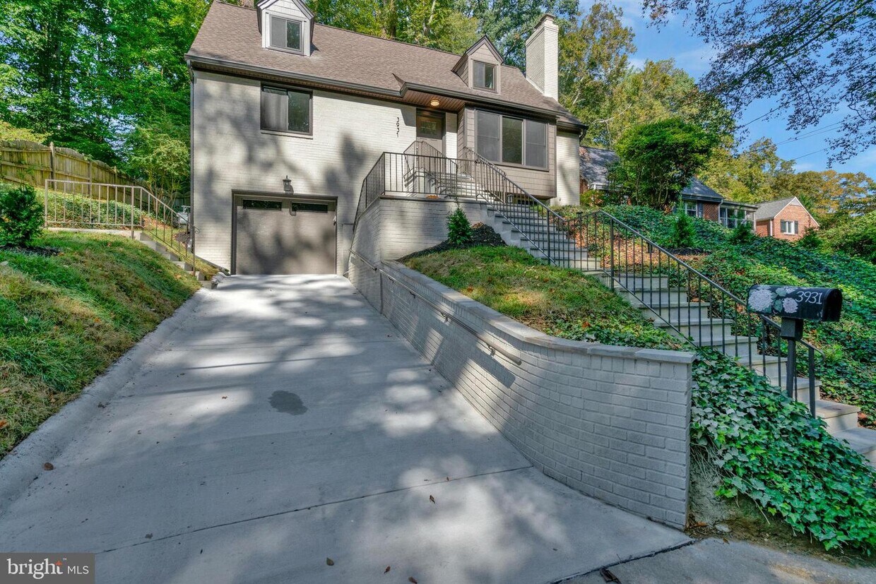 Foto principal - 3931 30th St N