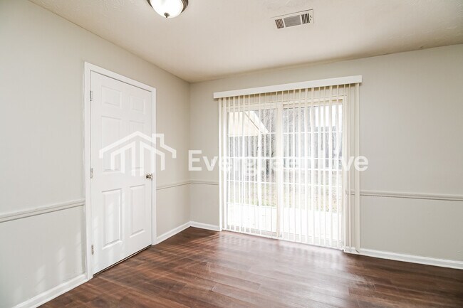 Foto del edificio - 45 Belmont Park Ln