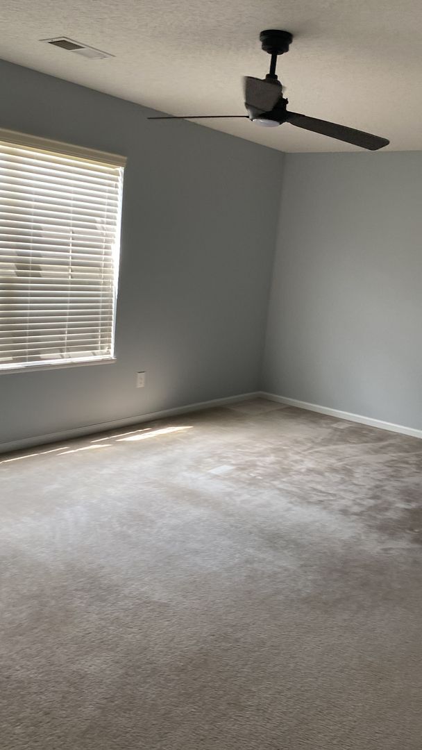 Building Photo - Beautiful 4 Bedroom
