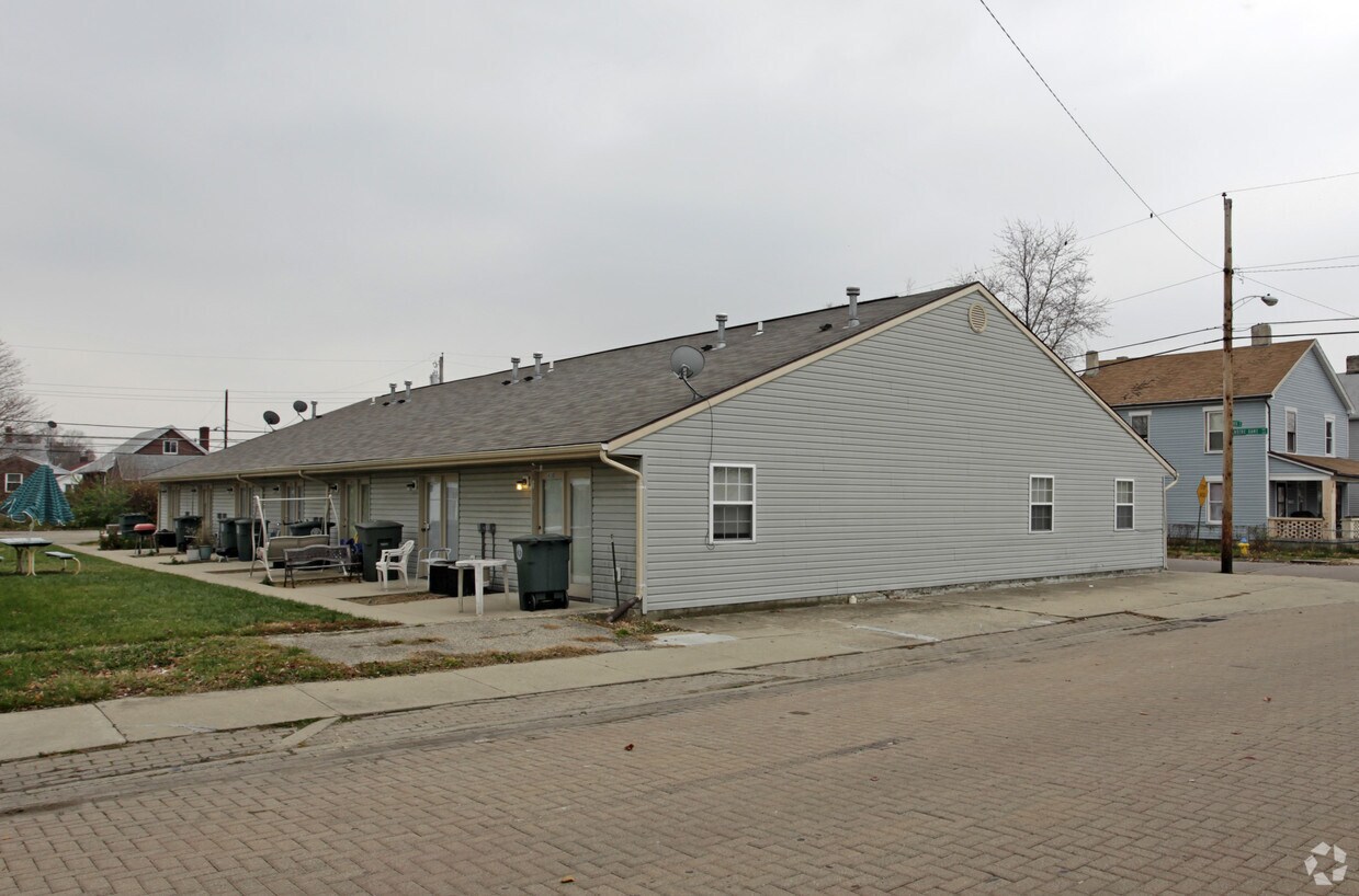 Building Photo - 418-430 Notre Dame Ave