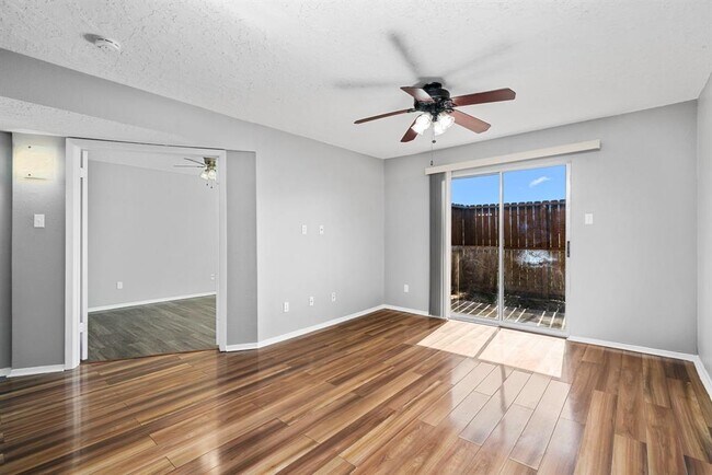 Foto del edificio - 10555 Turtlewood Ct