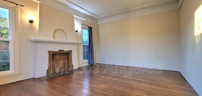 Foto del edificio - 801 W Imperial Hwy