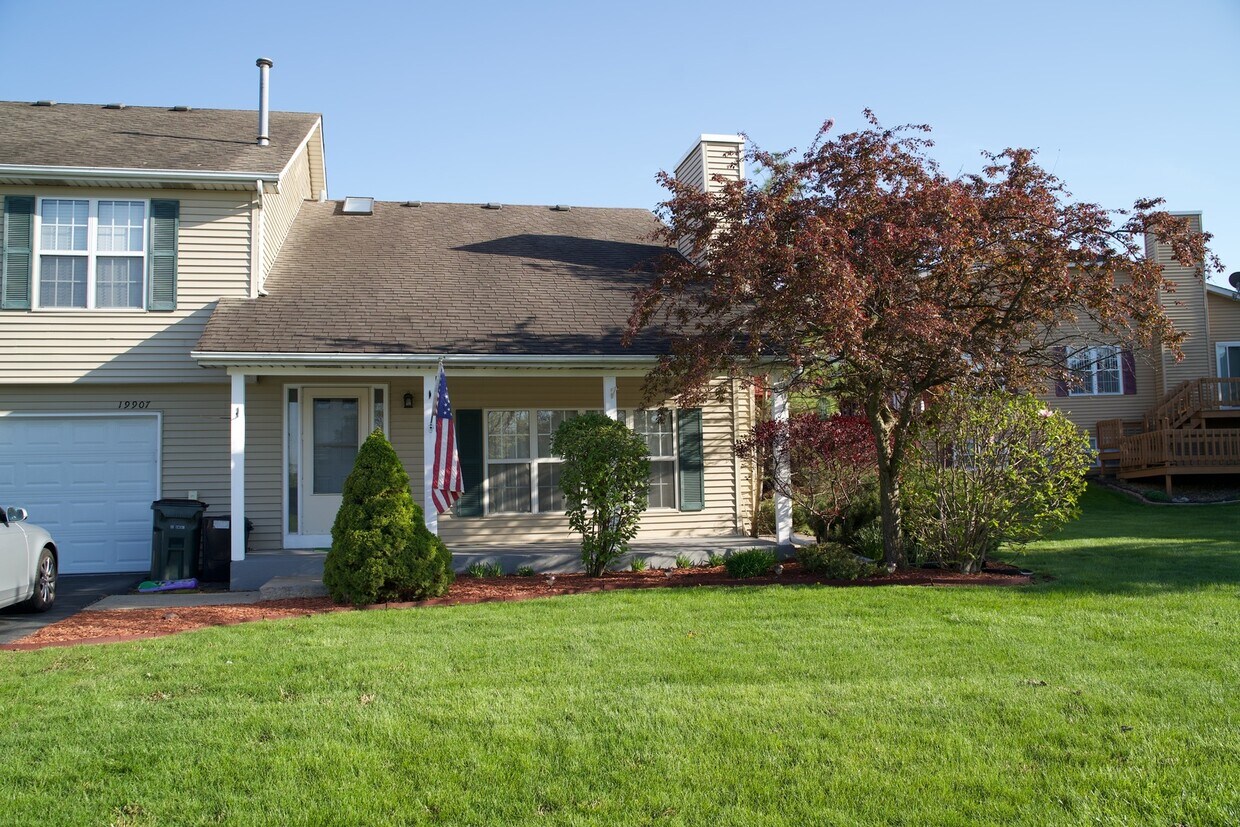 19907 S Edinburgh Ln, Frankfort, IL 60423 Townhome Rentals in