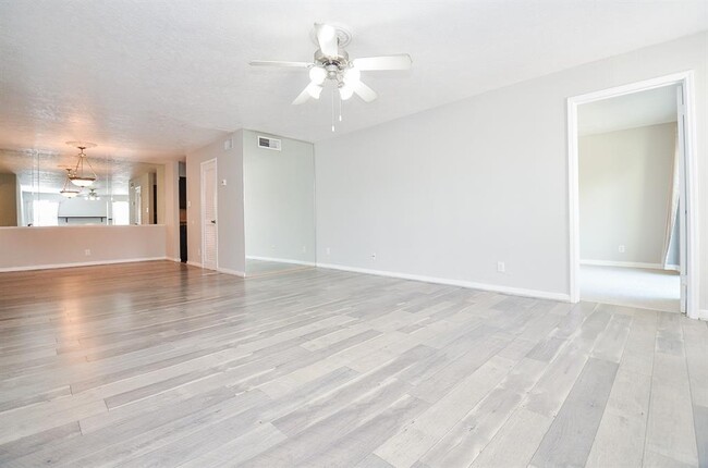 Building Photo - 9700 Leawood Blvd