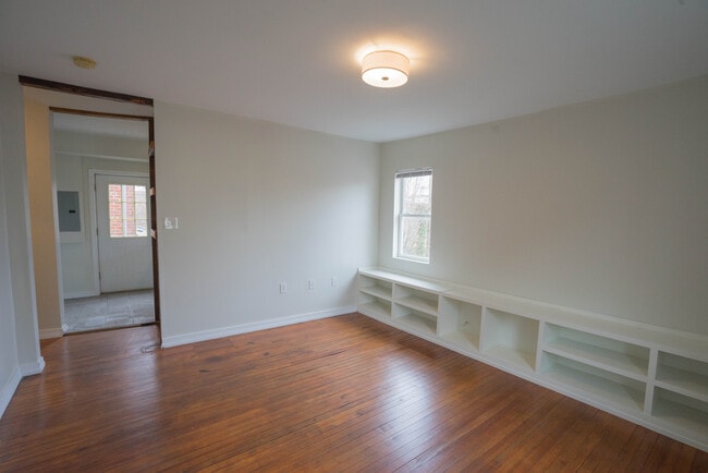 Building Photo - 324 N 27th St