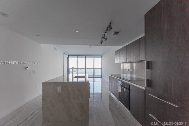 Foto del edificio - 3131 NE 7th Ave