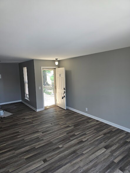 Photo - 555 N Dupont Ave Apartment