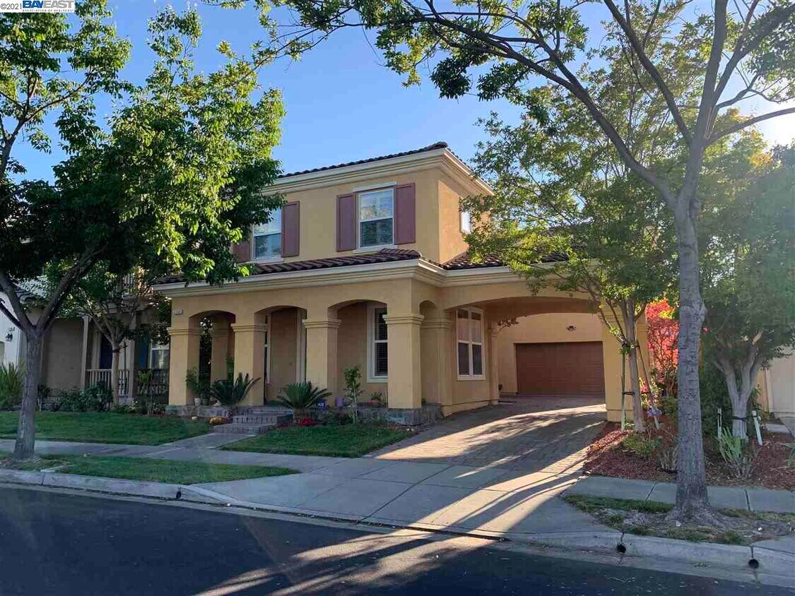 Primary Photo - 1154 Bellingham Square