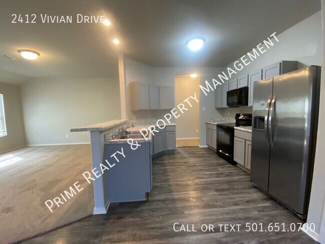 Building Photo - 2412 Vivian Dr