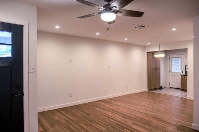 Building Photo - 823 La Manda Blvd