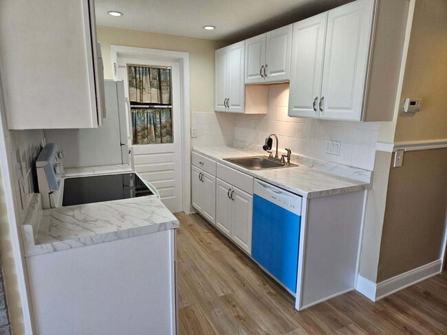 Building Photo - Charming 1-Bedroom, 1-Bathroom in 55+ Comm...