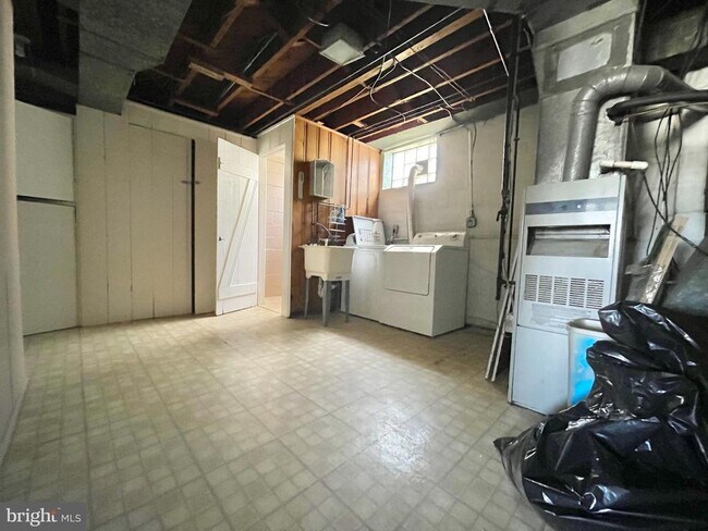 Foto del edificio - 7423 Holabird Ave