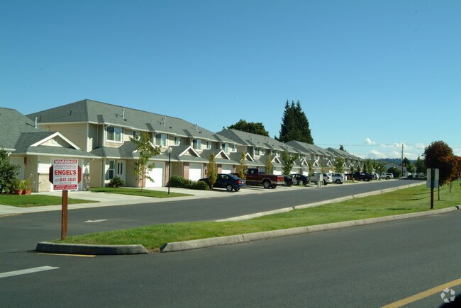 Building Photo - Townhomes at Mountain View