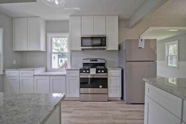 Building Photo - 27469 2nd St