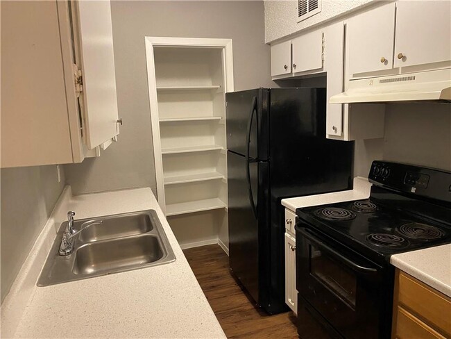 Building Photo - 8919 Galewood Dr