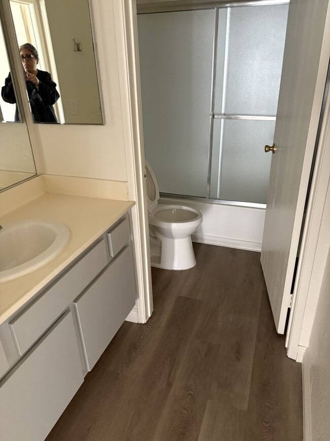 Interior Photo - 6810 Foothill Blvd