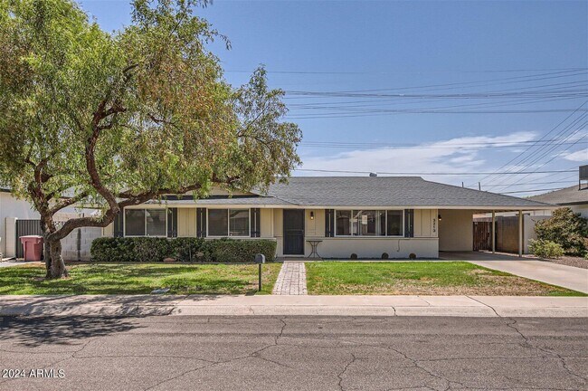 Foto del edificio - 3213 N 63rd Pl