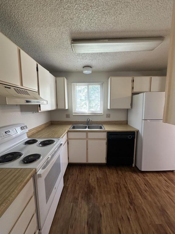 Building Photo - 1804 Lily Pl