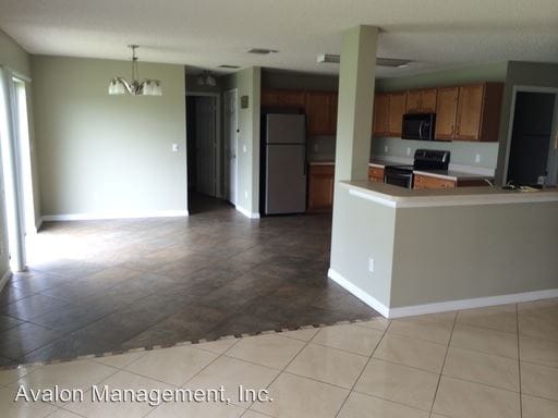 Building Photo - 807 Belhaven Dr