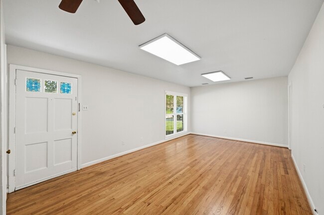 Building Photo - 5109 Nina Lee Ln