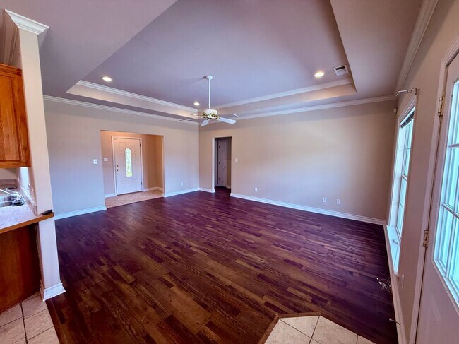 Building Photo - 587 Long Beach Dr