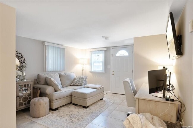 Foto del edificio - 306 Sound Beach Blvd