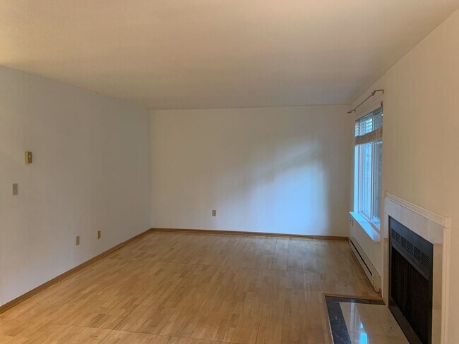 Foto del edificio - Two Bedroom Juanita (Kirkland) Townhome - Virtual Tour Available!