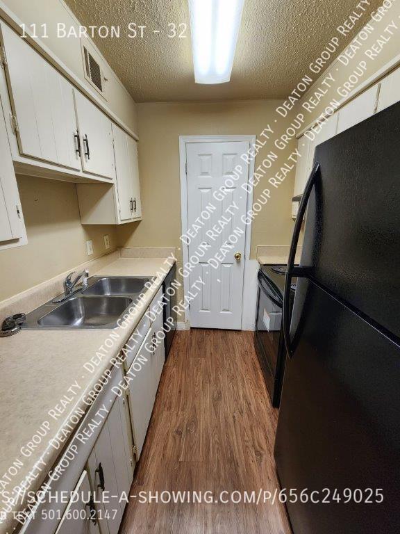 Building Photo - 111 Barton St