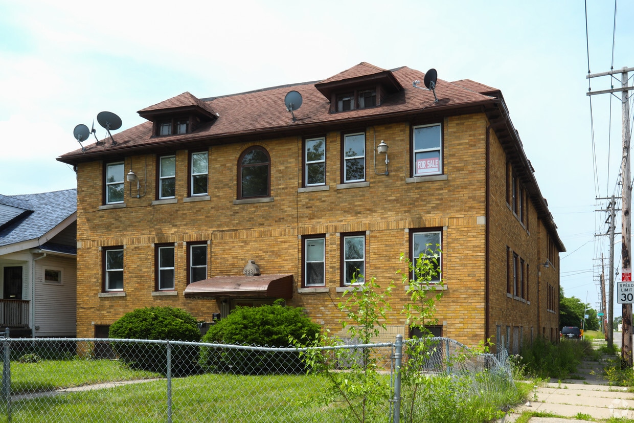 Building Photo - Lakewood Apartments