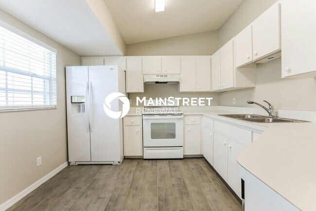 Building Photo - 3 Bedroom Pet-Friendly Home in PORT CHARLO...