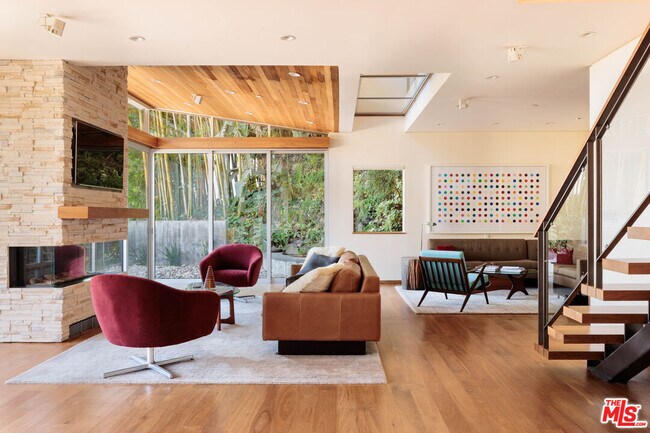 Foto del edificio - 1625 N Crescent Heights Blvd