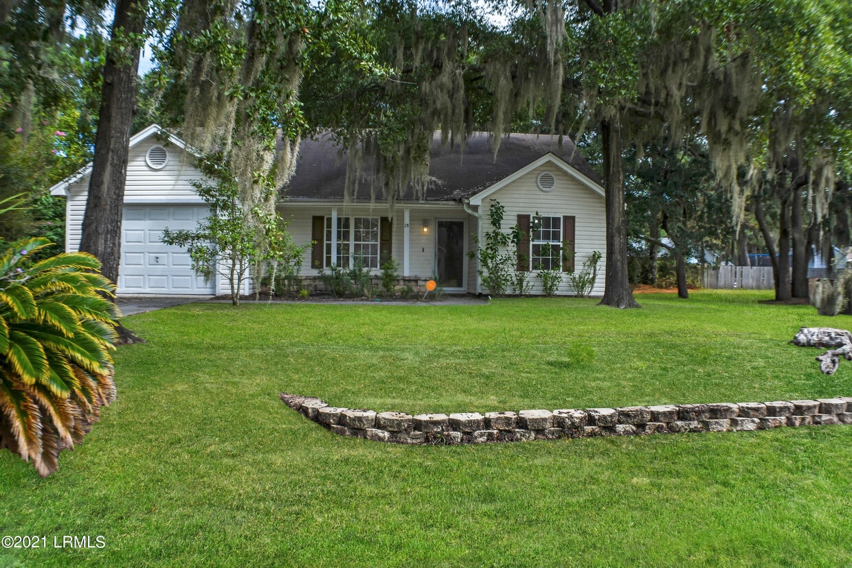 15 Grandiflora Ln, Beaufort, SC 29907 Townhome Rentals in Beaufort SC